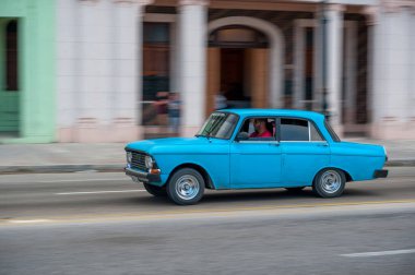HAVANA, CUBA - 20 Ekim 2017: Havana Eski Şehir ve Malecon Bölgesi, Eski Araç. Küba
