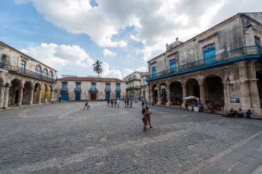 HAVANA, CUBA - 23 Ekim 2017: Havana Eski Kent ve Katedral Meydanı