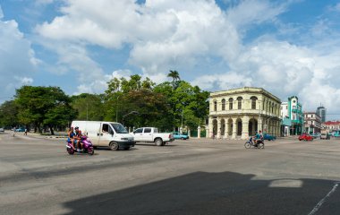 HAVANA, CUBA - 21 Ekim 2017: Havana, Küba 'da eski tarz Retro Car. Çaprazlı Havana Şehri