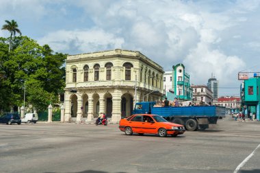 HAVANA, CUBA - 21 Ekim 2017: Havana, Küba 'da eski tarz Retro Car. Çaprazlı Havana Şehri