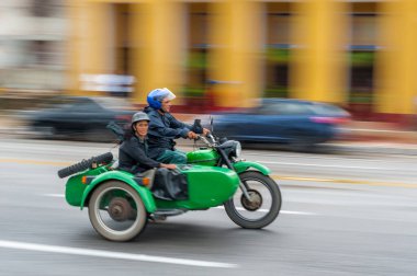 HAVANA, CUBA - 21 Ekim 2017: Havana, Küba 'da Eski Motosiklet