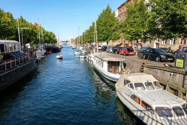 Копенгаген Денмарк Августа 2017 Года Копенгагенский Городской Пейзаж Каналом Полным — стоковое фото