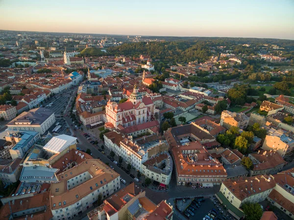 Vilnius Eski Kasabası Belediye Binası Günbatımı Işığı Arkaplanda — Stok fotoğraf