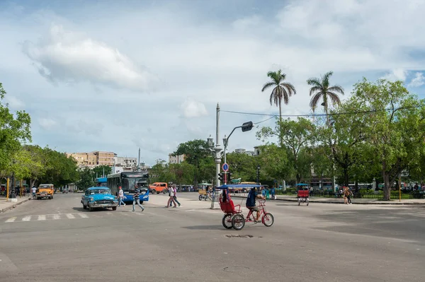 Habana Cuba Octubre 2017 Ciudad Habana Con Vehículos Arquitectura Personas —  Fotos de Stock
