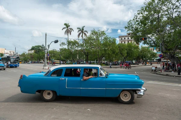 Habana Cuba Octubre 2017 Paisaje Urbano Habana Con Vehículos Antiguos — Foto de Stock