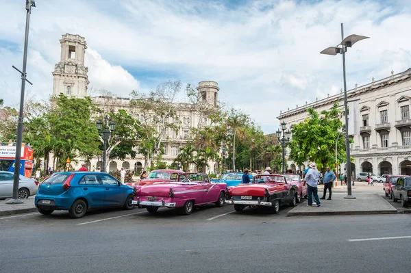 Havana Cuba October 2017 Havana Cityscape Old Vehicles Architecture — стокове фото