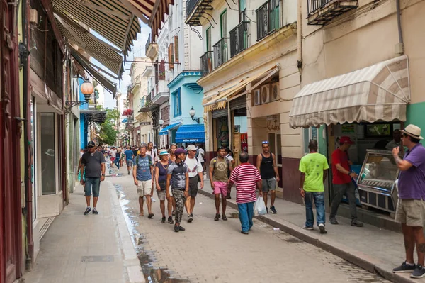 Havana Kuba Oktober 2017 Alte Straße Havannas Mit Menschen — Stockfoto