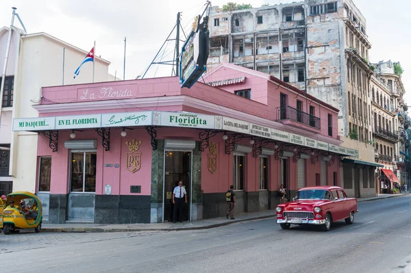 Havana Cuba Října 2017 Havana Old Street Vyhlášenou Restaurací Floridita — Stock fotografie