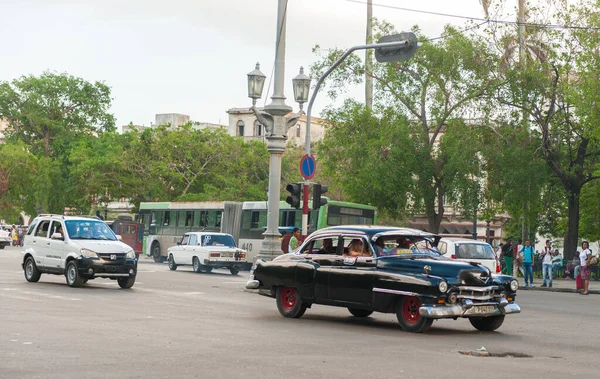 Havana Cuba Οκτωβρίου 2017 Παλιά Πόλη Της Αβάνας Και Κίνηση — Φωτογραφία Αρχείου