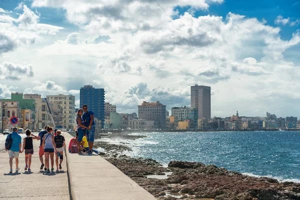 Havana Cuba October 2017 Havana Malecon Street Caribbean Sea Coastline — стокове фото