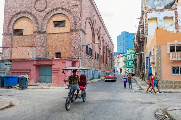 Havana Cuba Οκτωβρίου 2017 Αρχιτεκτονική Παλιάς Πόλης Της Αβάνας Πολύχρωμα — Φωτογραφία Αρχείου