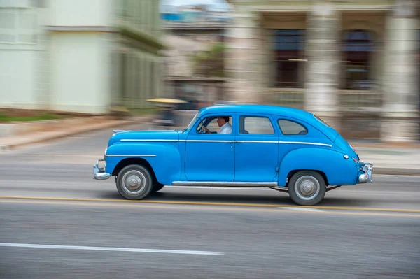 哈瓦那 Cuba 2017年10月20日 哈瓦那老城和马莱肯地区使用旧出租车 — 图库照片