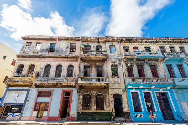 哈瓦那 2017年10月20日 哈瓦那旧城街建筑 多彩的建筑物 — 图库照片