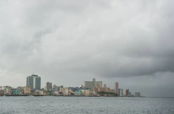 Havana Cityscape Карибським Морем Передньому Плані — стокове фото