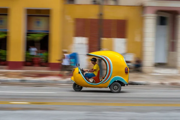 Havana Cuba Října 2017 Old Yellow Tuk Tuk Taxi Havaně — Stock fotografie