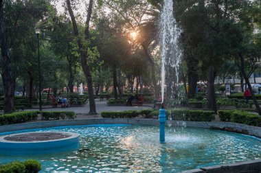 MEXICO - 19 Ekim 2017: Çeşmeli Yerel Park ile Meksika Sabah Kenti