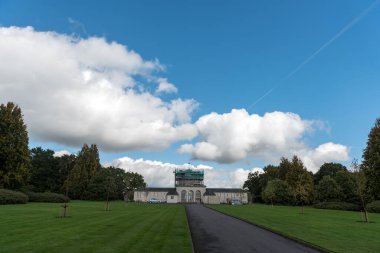 LONDON, İngiltere - 27 Eylül 2017: Runnymede Hava Kuvvetleri Anıtı.