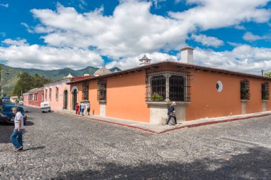 Antigua, Guatemala şehir merkezi. Antigua, Güney Guatemala 'da volkanlarla çevrili küçük bir şehirdir.
