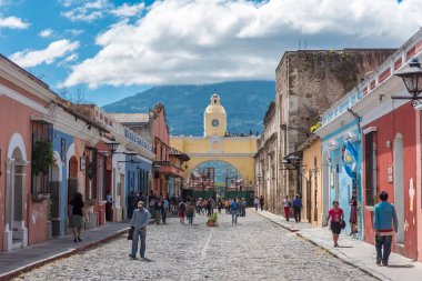 Antigua, Guatemala şehir merkezi. Antigua, Güney Guatemala 'da volkanlarla çevrili küçük bir şehirdir.
