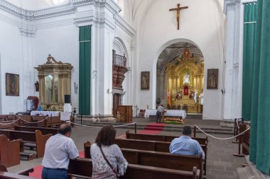 Antigua Katedrali, Guatemala 'nın içi. Antigua, Güney Guatemala 'da volkanlarla çevrili küçük bir şehirdir..