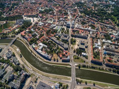 Vilnius Eski Kasabası Neris Nehri ve Katedral Meydanı Arkaplanda