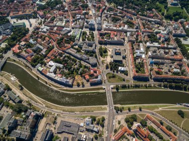 Vilnius Eski Kasabası Neris Nehri ve Katedral Meydanı Arkaplanda