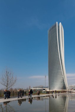 MILAN, ITALY - 14 Ocak 2018: The Twisted One, Generali Tower, Lo Storto 2017 yılında İtalya 'nın Milano kentinde tamamlanan ve 185 metre yüksekliğe ulaşacak bir gökdelen.