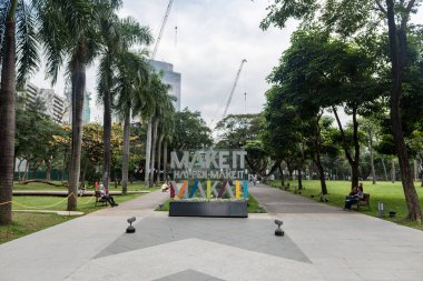 MANILA, PHILIPPINES - Şubat 04, 2018: Makati Parkı, Filipinler.