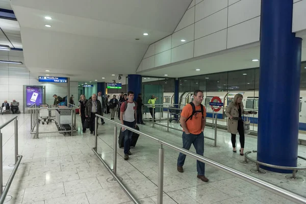 Londres Inglaterra Septiembre 2017 Aeropuerto Internacional Londres Heathrow Estación Metro —  Fotos de Stock