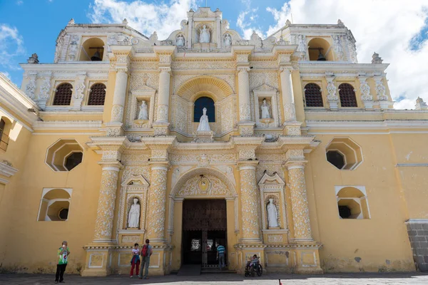 stock image Downtown of Antigua, Guatemala. Antigua is a small city surrounded by volcanoes in southern Guatemala