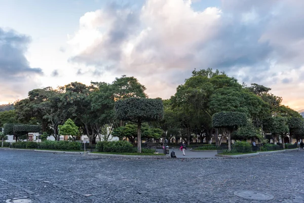 Antigua Guatemala 2017年11月11日 危地马拉安提瓜中央公园 安提瓜是一个被危地马拉南部火山环绕的小城 — 图库照片