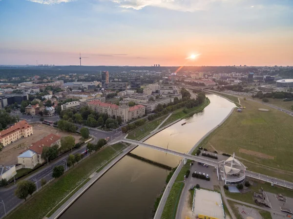 Vilnius Cityscape Floden Neris Gamla Stan Och Vita Bron Bakgrunden — Stockfoto