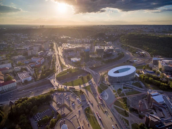 Vilnius Λιθουανια Αυγουστου 2018 Επιχειρηματική Περιφέρεια Βίλνιους Κύκλο Κυκλοφορίας Στο — Φωτογραφία Αρχείου