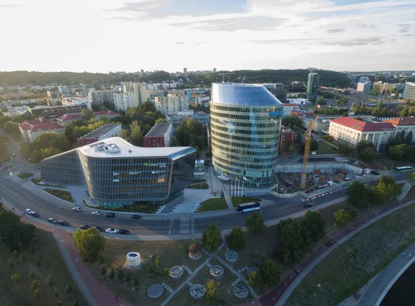 Vilnius Litwa Sierpień 2018 Litewska Dzielnica Biznesowa Zieloną Halą Budynkiem — Zdjęcie stockowe