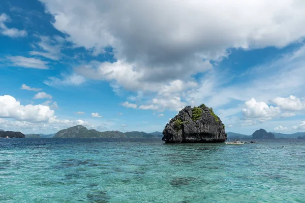 Nido Palawan Daki Shimizu Adası Öğle Yemeği Molasıyla Bir Ada — Stok fotoğraf