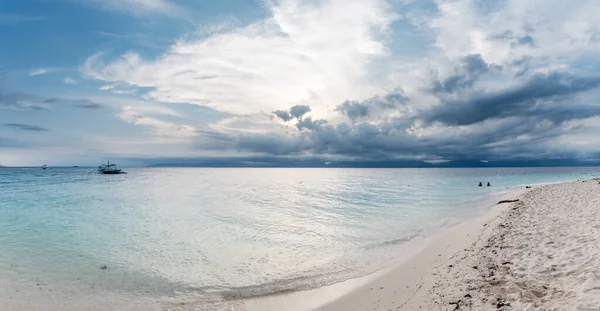 Stormy Sky Ocean Water Філіппінах Піщаний Пляж Спереду — стокове фото