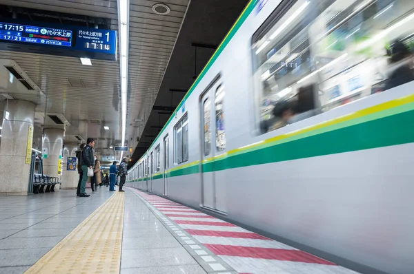 Tokio Japan Februar 2018 Tokios Bahn Station Mit Schnell Fahrendem — Stockfoto