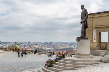 PRAG, CZECH - 11 Mart 2016: Prag 'da bazen Thomas Masaryk olarak anılan Tomas Garrigue Masaryk Heykeli