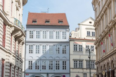 PRAG, CZECH - 14 Mart 2016: Prag 'da Açık Hava Binaları Renkli Mimarlık, Çek Cumhuriyeti.
