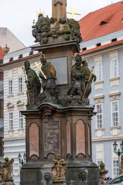 PRAG, CZECH - 12 Mart 2016: Prag Heykeli ve Eski Kasaba Mimarisi.