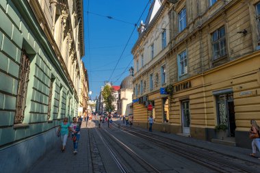 LVIV, UKRAINE - EYLÜL 07, 2016: Yerel Mimari ve Halkı Olan Lviv Şehri
