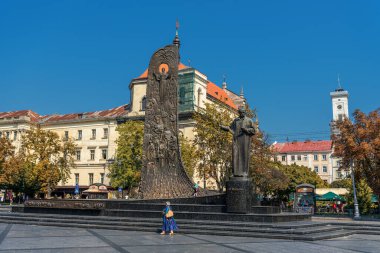 LVIV, UKRAINE - SEPTEMBER 07, 2016: Lviv Şehir Taras Shevchenko Yerel Mimarisi ve Halk Heykeli