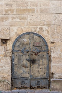 eski ahşap kapı ve duvar