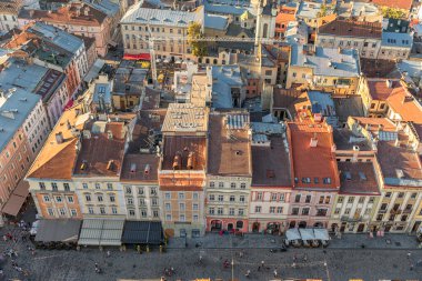 LVIV, UKRAINE - EPTEMBER 08, 2016: Lviv Cityscape ve Sunset Light. Lviv Eski Şehir.
