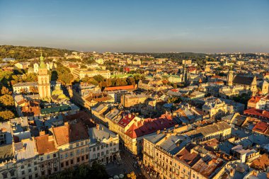 LVIV, UKRAINE - EPTEMBER 08, 2016: Lviv Cityscape ve Sunset Light. Lviv Eski Şehir.