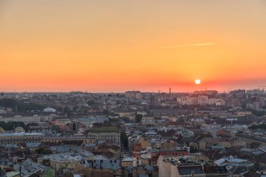LVIV, UKRAINE - EPTEMBER 08, 2016: Lviv Cityscape ve Sunset Light. Lviv Eski Şehir.