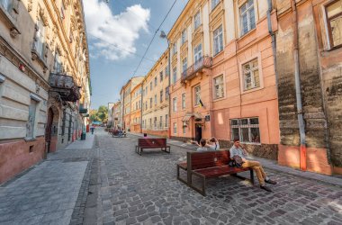 LVIV, UKRAINE - Eylül 09, 2016: Lviv Citycape and People. Lviv Eski Şehir