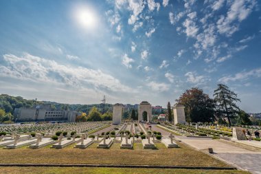 LVIV, UKRAINE - 11 Eylül 2016: Lviv City ve Lychakiv Mezarlığı. Gezici bir yer. Polonya Orlat Mezarlığı