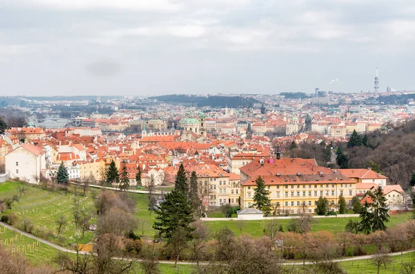 Petrin Bahçeleri Prag Manzarası Şehir Manzarası — Stok fotoğraf