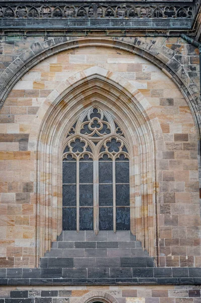 プラハ チェコ 2016年3月12日 聖ヴィート大聖堂の窓の外の装飾 建築要素 — ストック写真